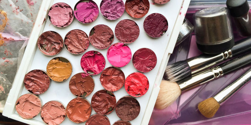 أساسيات حقيبة مكياجك